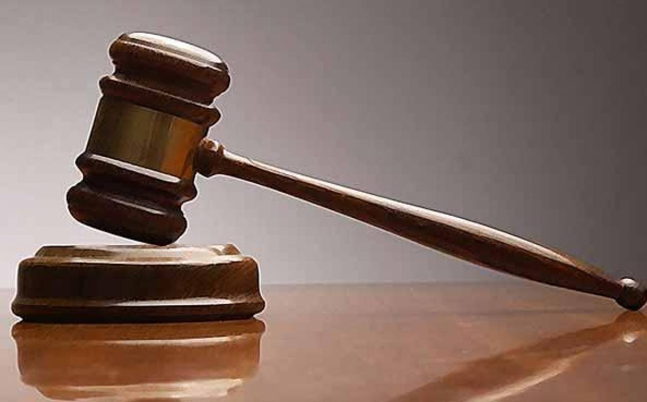 Λάρισα: Ένταση σε δίκη αντιεξουσιαστή