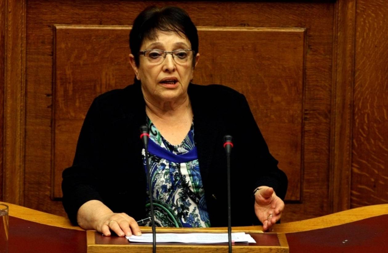 Βουλή: Επίθεση σε Ν.Δ. και ΣΥΡΙΖΑ από την Αλ. Παπαρήγα