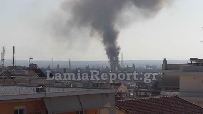Λαμία: Μεγάλη φωτιά σε αποθήκη στο κέντρο της πόλης (pics)