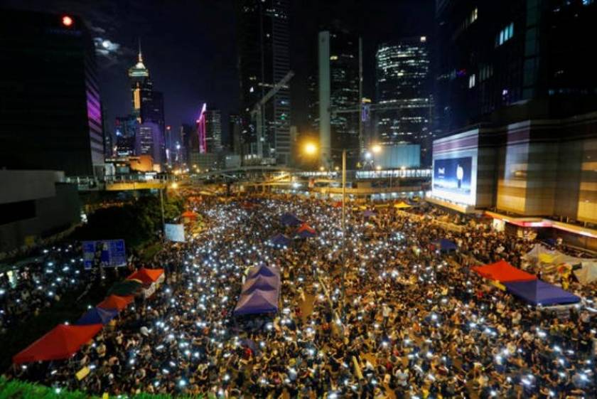 Χονγκ Κονγκ: Σε κόκκινη γραμμή «ακροβατούν» φοιτητές και κυβέρνηση
