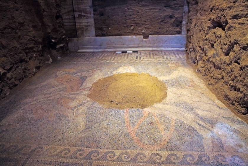 Stunning mosaic revealed in Amphipolis tomb (pics)