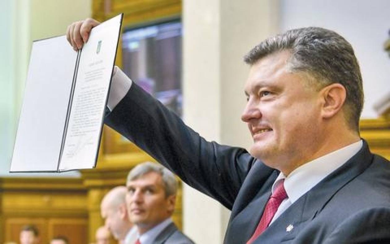 Ουκρανία: Ο Ποροσένκο απέπεμψε τον υπουργό Άμυνας