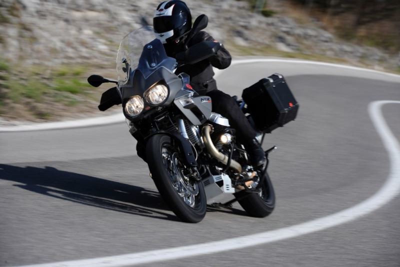 Moto Guzzi Stelvio ΝΤΧ: Οδήγηση χωρίς περιορισμούς