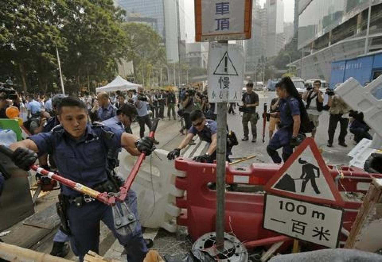 Χονγκ Κονγκ: Νέα επιχείρηση για την απομάκρυνση των οδοφραγμάτων