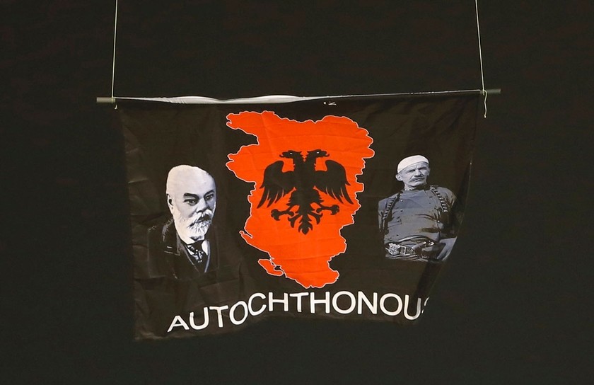Πρόκληση: Σήκωσαν σημαία της «Μεγάλης Αλβανίας» με ελληνικά εδάφη