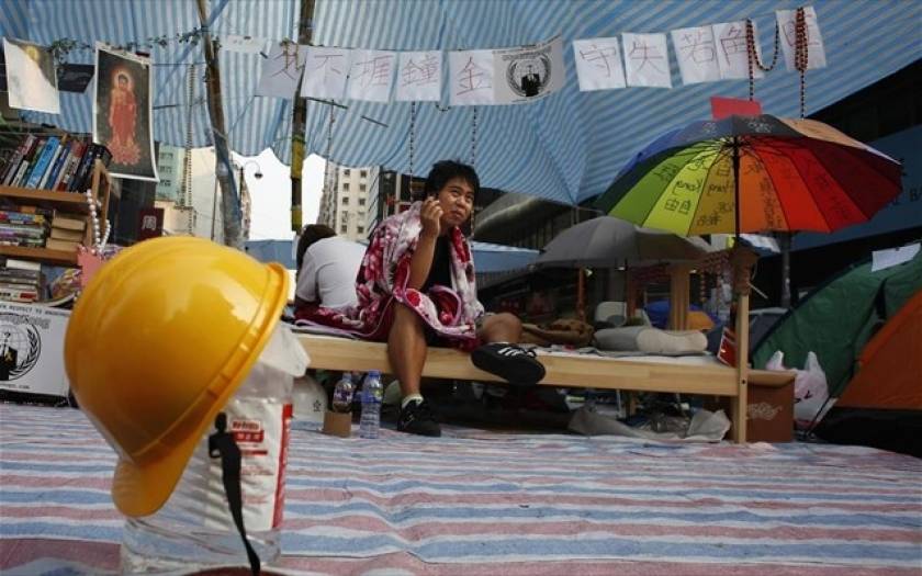 Μεγιστάνας του Χονγκ Κονγκ καλεί τους διαδηλωτές να διαλυθούν