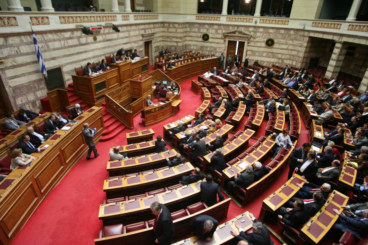 Βουλή: Ονομαστική ψηφοφορία για τη χρηματοδότηση των κομμάτων
