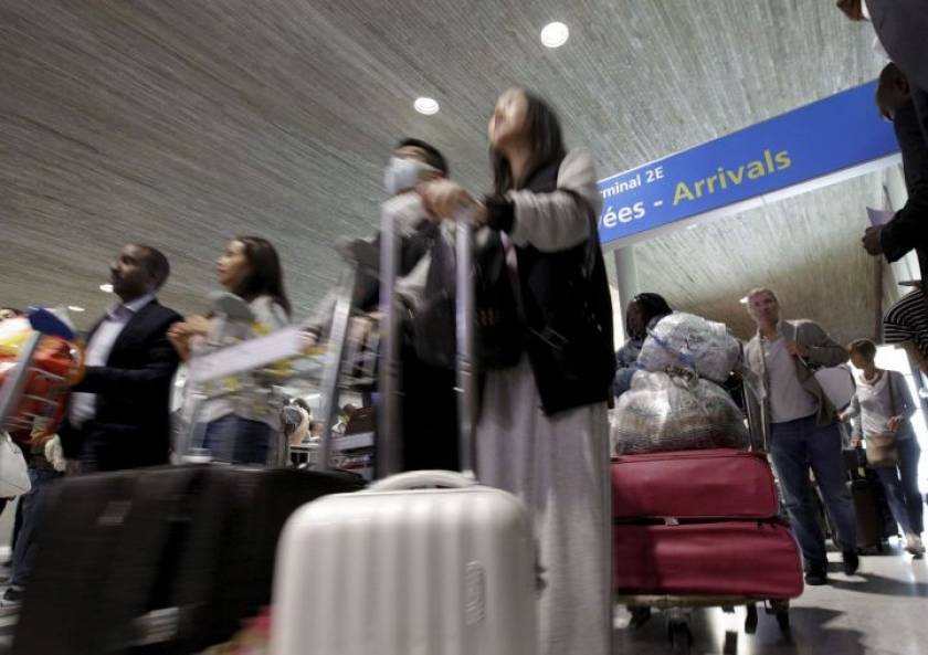 Έμπολα: Σε επιφυλακή και η Γαλλία - Ξεκινάνε έλεγχοι στα αεροδρόμια