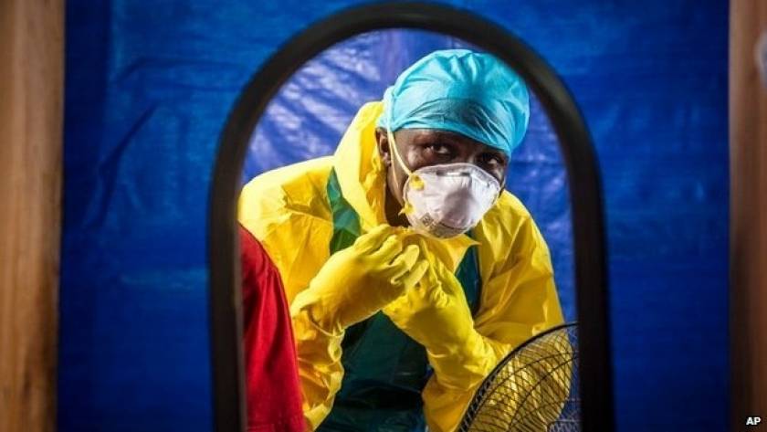 Συναγερμός: Θάνατος εν ώρα πτήσης- Φόβοι για κρούσμα Έμπολα