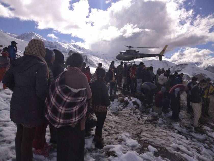 Αυξάνεται δραματικά ο αριθμός των νεκρών από χιονοθύελλα στα Ιμαλάια