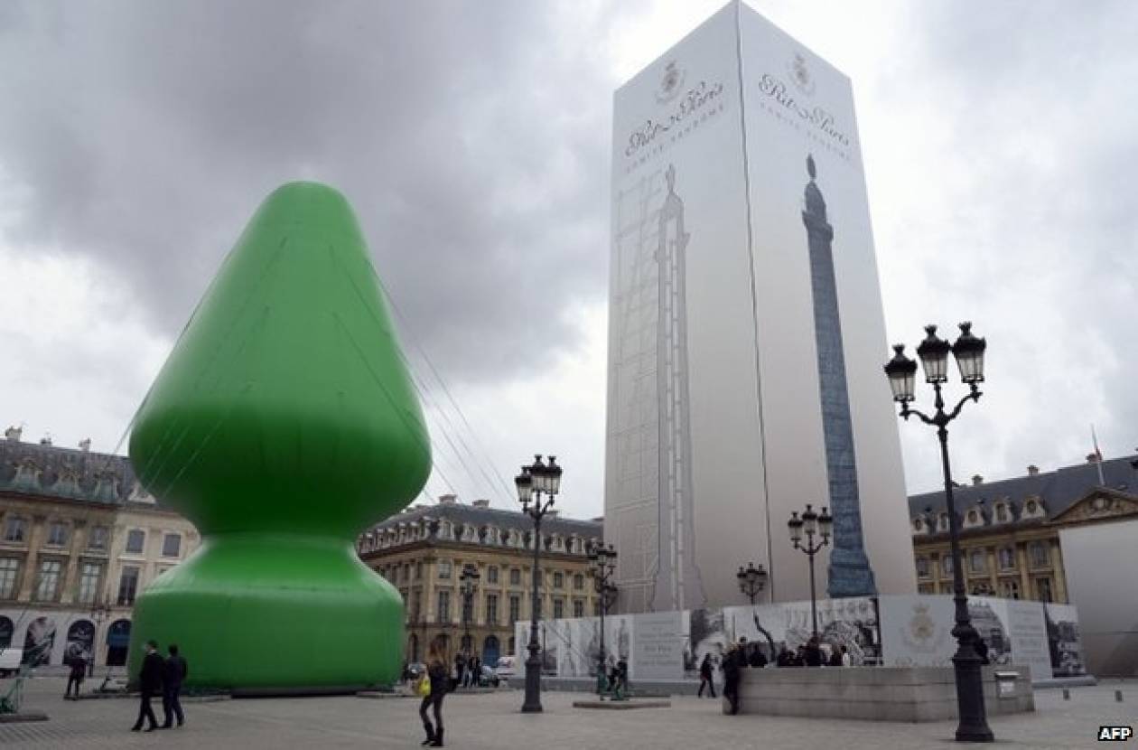 Παρίσι: Το σεξουαλικό γλυπτό ξεσήκωσε θύελλα αντιδράσεων (pics)