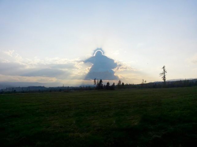 Άγγελος με φωτοστέφανο εμφανίστηκε στον... ουρανό (pic)