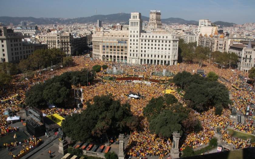 Στους δρόμους… όλοι οι Καταλανοί - Ζήτησαν τη διεξαγωγή πρόωρων τοπικών εκλογών