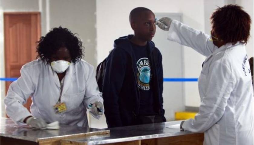 ΗΠΑ: Ενισχύονται τα μέτρα ασφαλείας για τον ιό του Έμπολα σε πέντε αεροδρόμια