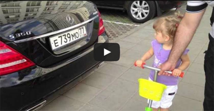 Κοριτσάκι 2 ετών αναγνωρίζει όλες τις μάρκες αυτοκινήτων (Video)