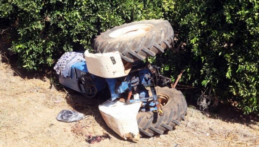 Ημαθία: Τρακτέρ καταπλάκωσε αγρότη - Σώος ο οδηγός (pics&vid)