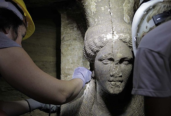 Πώς το κεφάλι της Σφίγγας βρέθηκε 12 μέτρα μακριά από το σώμα (pics)