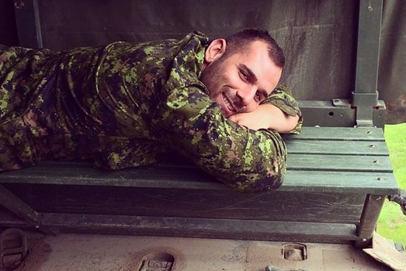 Καναδάς: «Λύγισε» ο φρούραρχος που σκότωσε τον ένοπλο ισλαμιστή (vids+pics)