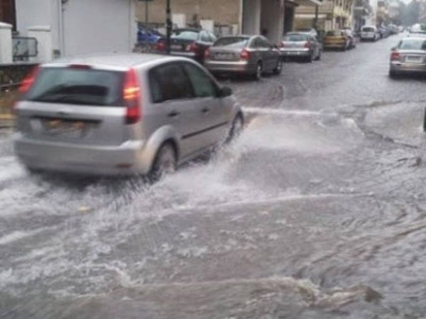 Πειραιάς: Σε κινητοποίηση οι υπηρεσίες του δήμου για τα προβλήματα από τη βροχόπτωση