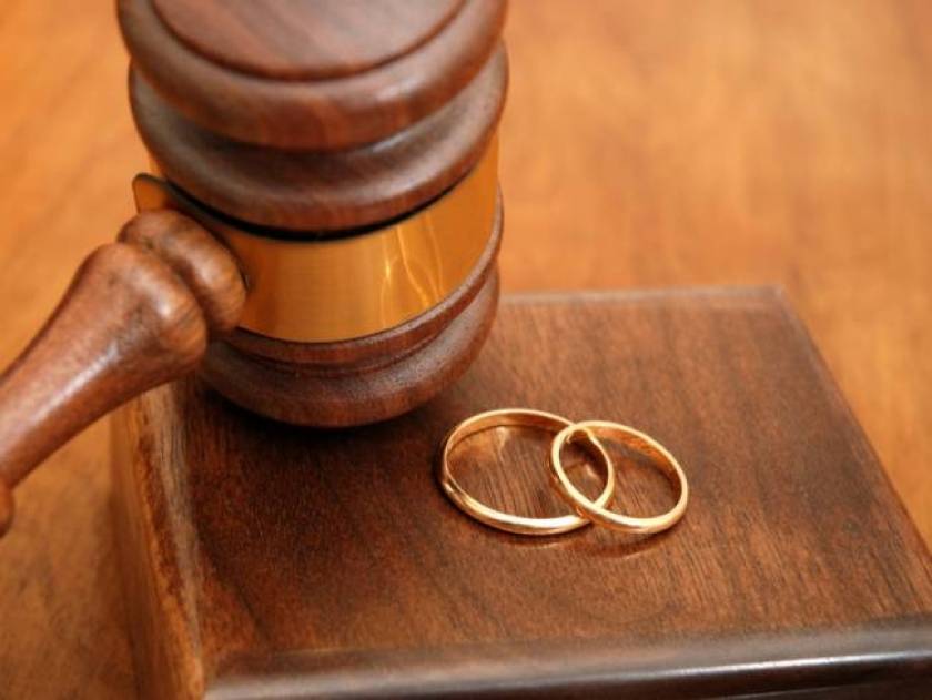 "Divorce," the final blow to Greek Family