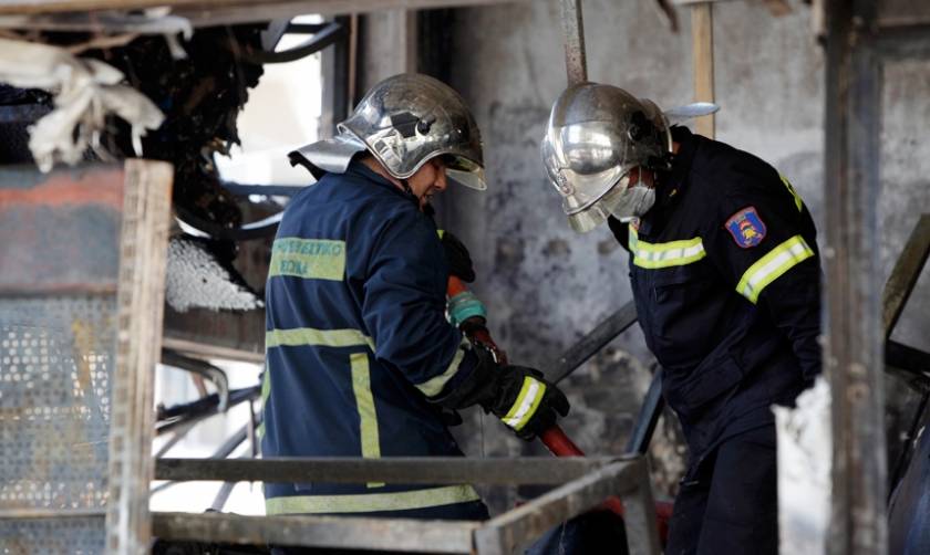 Χανιά: Παρ' ολίγον τραγωδία σε φλεγόμενο σπίτι