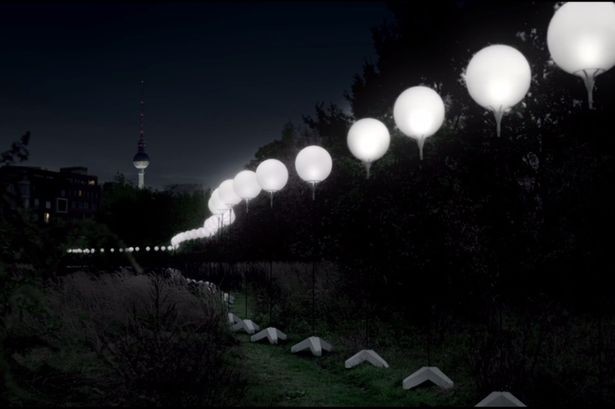 Βερολίνο: Το Τείχος ξαναχτίστηκε με 8.000 μπαλόνια (pics&vid)