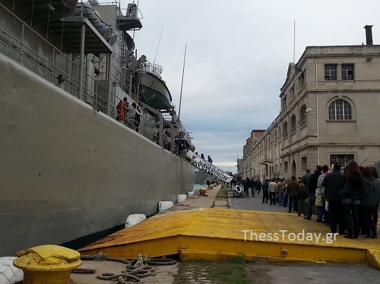 Θεσσαλονίκη: Ουρές επισκεπτών στα πολεμικά πλοία (pics)