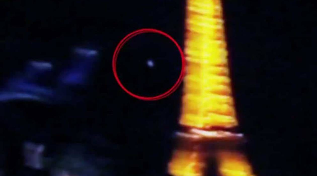 Βίντεο: UFO (;) πίσω από τον πύργο του Άιφελ