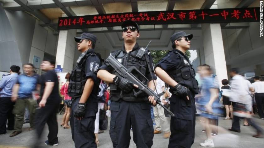 Κίνα: Έπιασαν 2.440 μαθητές με υπερσύγχρονο... σκονάκι