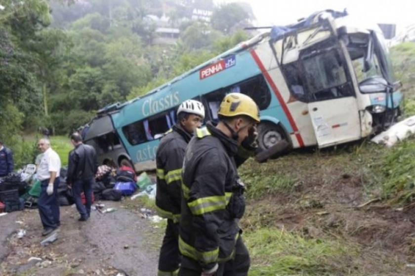 Βραζιλία: Πολύνεκρη σύγκρουση σχολικού λεωφορείου με φορτηγό