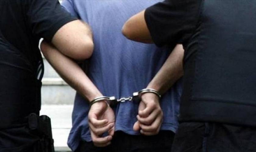 Σύλληψη αλλοδαπού για πλαστογραφία στη Θήβα
