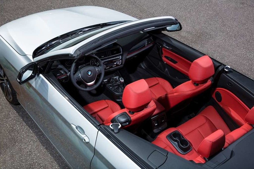 BMW Σειρά 2 Cabrio:Στο εσωτερικό συναντάμε τους αναβαθμισμένους εσωτερικούς χώρους  