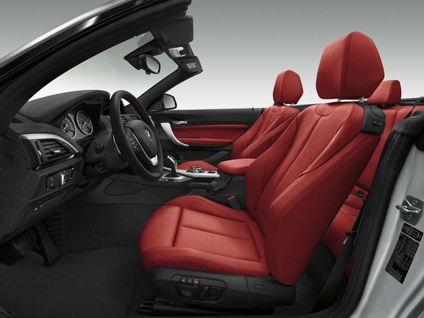 BMW Σειρά 2 Cabrio:Βελτιστοποιημένη πρόσβαση (είσοδος/έξοδος) για τους πίσω επιβάτες