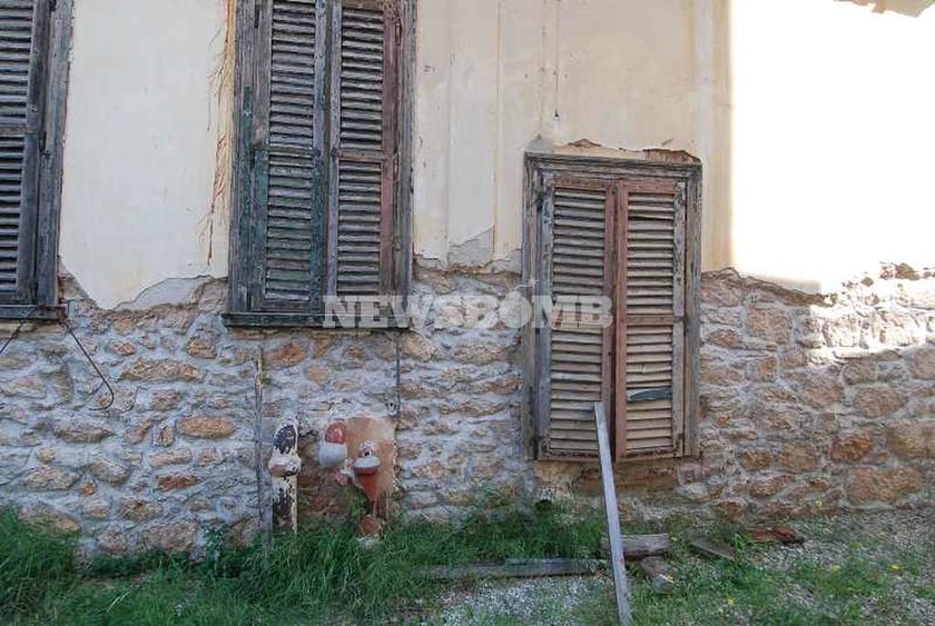Η ιστορία της Ελλάδας «αλυσοδέσμια» σε ένα εγκαταλελειμμένο σπίτι 
