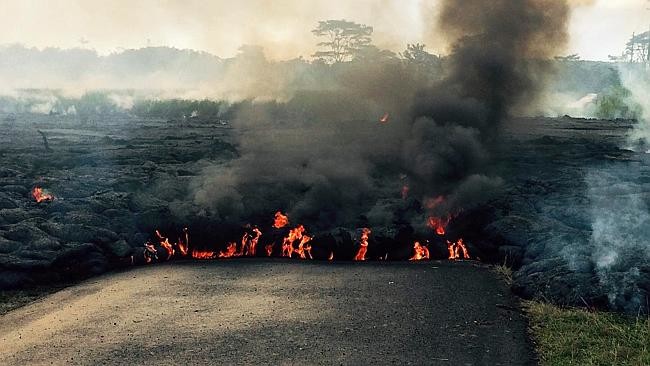 Χαβάη: Η λάβα του ηφαιστείου Κιλαουέα πλησιάζει κατοικημένες περιοχές (pics+vid)