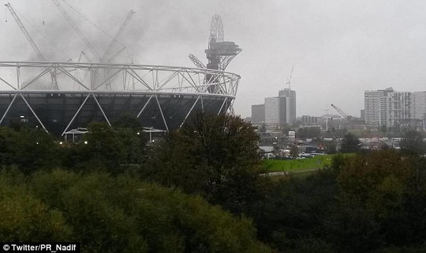 Φωτιά στο Ολυμπιακό Στάδιο του Λονδίνου