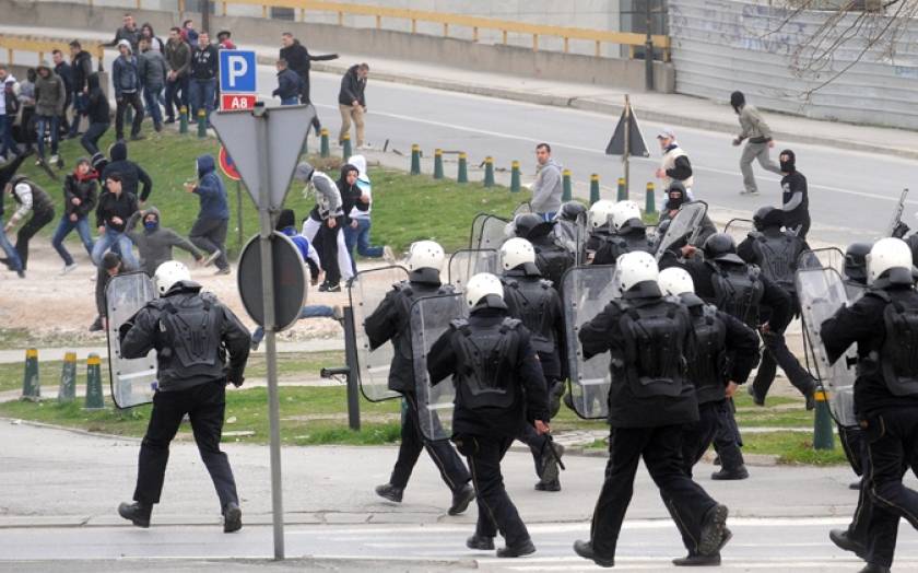 Σκόπια: Έρευνες της αστυνομίας για τις οβίδες που ρίχθηκαν σε κυβερνητικό