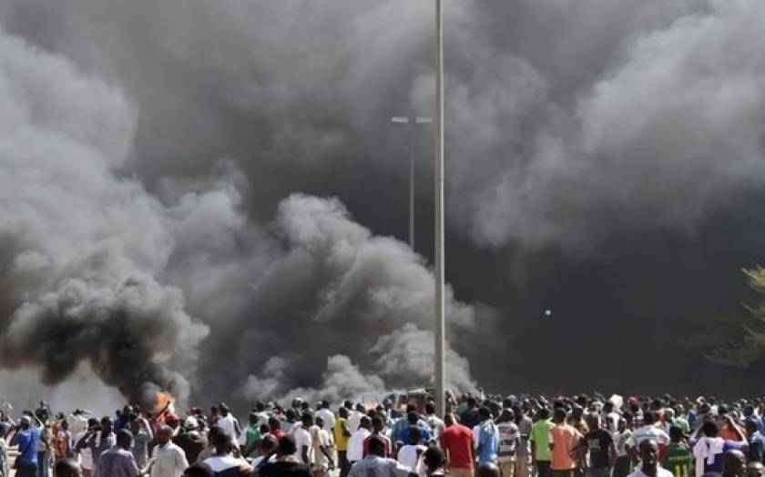 Μπουρκίνα Φάσο: Στις φλόγες το κοινοβούλιο