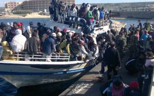 Σχεδόν 1.000 μετανάστες διασώθηκαν στη Μεσόγειο τις τελευταίες 24 ώρες
