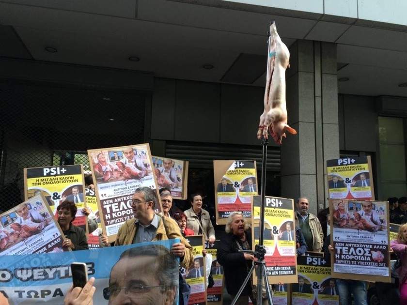 Κρέμασαν γουρούνι σε ένδειξη διαμαρτυρίας