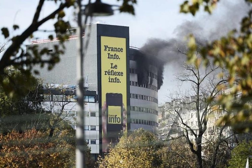 Παρίσι: Σοβαρές υλικές ζημιές  από την πυρκαγιά στο κτίριο του κρατικού ραδιοφώνου 
