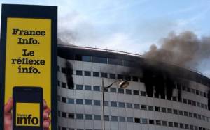 Παρίσι: Σοβαρές υλικές ζημιές  από την πυρκαγιά στο κτίριο του κρατικού ραδιοφώνου