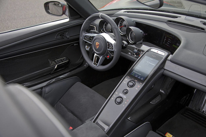 Porsche 918 Spyder εσωτερικό