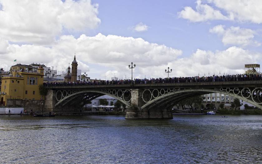 Ισπανία: Έβγαζε selfie και έπεσε από γέφυρα