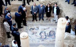 Τουρκάλα δήμαρχος πάτησε με τακούνια μωσαϊκό 2.000 ετών!