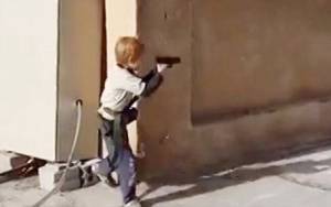 Συγκλονιστικό: 5χρονος εκπαιδεύεται από τους τζιχαντιστές!