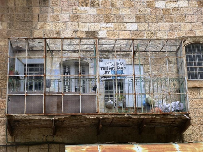Μήνυμα σε μπαλκόνι Παλαιστίνιων στη Χεβρώνα 