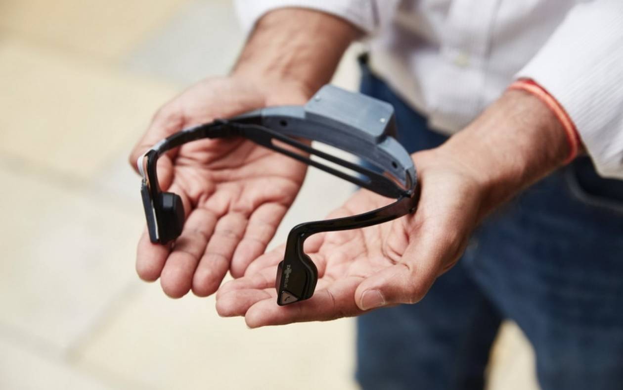 «Έξυπνα» ακουστικά που «μιλούν» δείχνουν το δρόμο σε τυφλούς