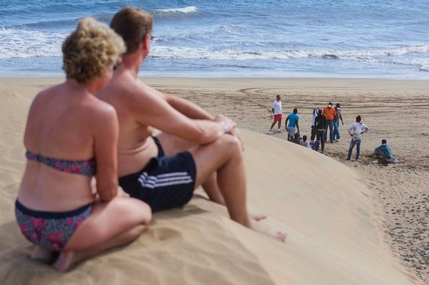  Κανάρια Νησιά: Τρόμος σε παραλία γυμνιστών λόγω… Έμπολα!