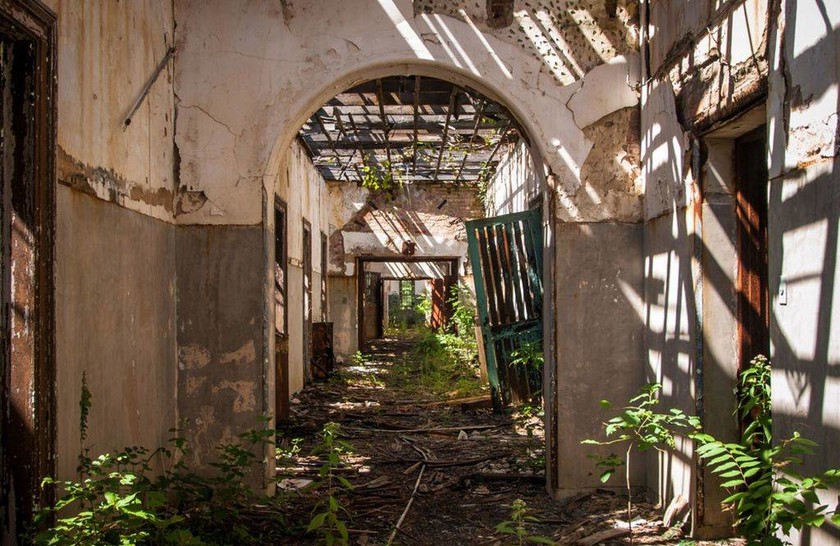 Ανατριχιαστικές φωτογραφίες από εγκαταλελειμμένα νοσοκομεία 